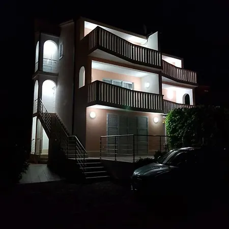 דירה Maris